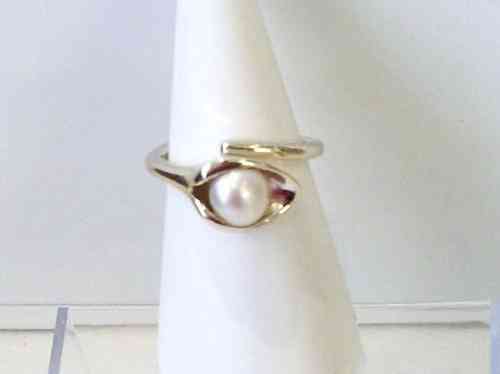 Silver Pearl Lily Flower Ring